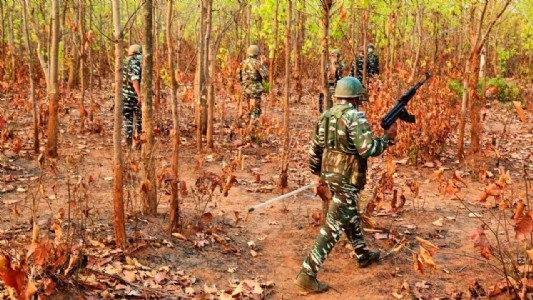 बालाघाट की पहाड़ियों में नक्सली सफाया, 4 ढेर, हथियार और साहित्य बरामद