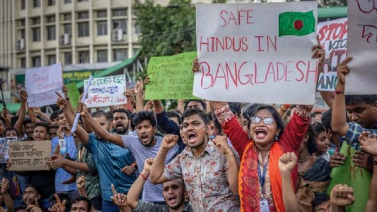 बांग्लादेश में हिंदुओं पर बढ़ते अत्याचार: सियासी अस्थिरता और कट्टरपंथियों की साजिश में पिसता हिंदू समाज
