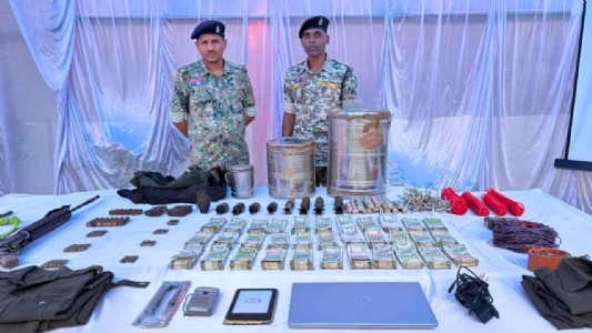 नक्सलियों की साजिश नाकाम, पुलिस का डबल वार, बड़ी सफलता