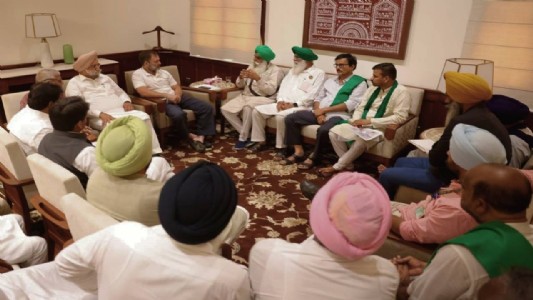 किसान मुद्दे की आड़ में नई राजनीति