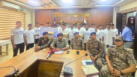 छत्तीसगढ़ में माओवाद को बड़ा झटका: 48 दिनों में 226 नक्सलियों ने हथियार डाले, सुकमा में 22 ने किया आत्मसमर्पण