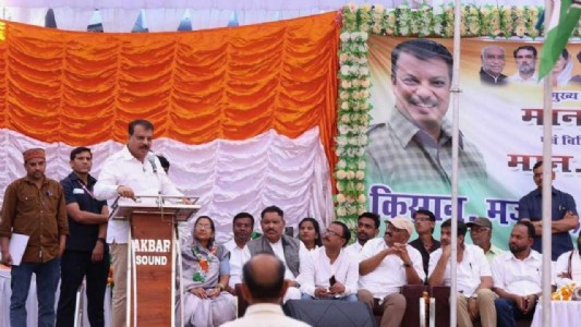 कांग्रेस ने फिर पकड़ी अलग 