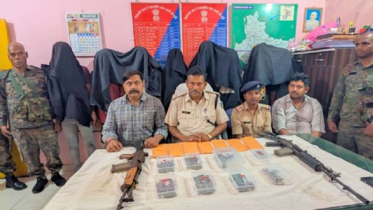 हजारीबाग में सुरक्षाबलों की बड़ी कार्रवाई, 8 माओवादी गिरफ्तार; हथियार और कारतूस बरामद