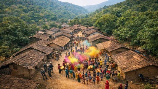 अबूझमाड़ में बारूद से रंग तक का सफर: लाल आतंक से मुक्ति की ओर बस्तर