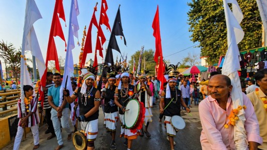 नक्सल खौफ का अंत: तीन दशक बाद बिना हथियार मेला संभाल रही पुलिस