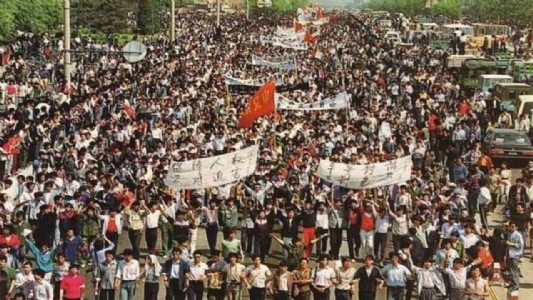 तियानमेन चौक नरसंहार: लोकतांत्रिक अधिकारों की मांग पर गोलियां, टैंक और दमन की कहानी